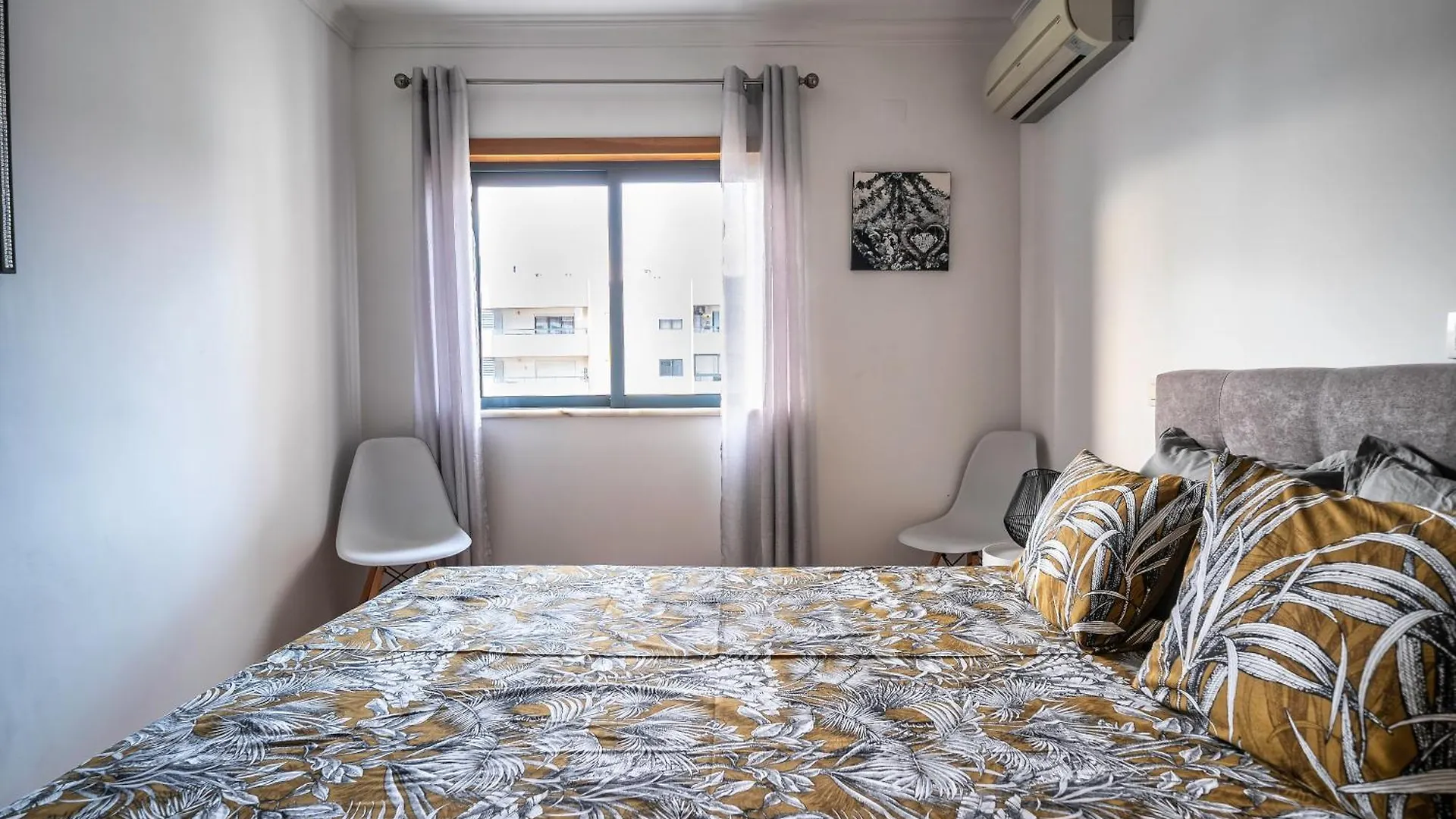 At15 Cosmopolitan 3 Bedroom, 2 Bathroom Apartment In Portimao